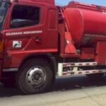 Satu Unit Mobil Tanki Elnusa Mengalami Kebocoran Oli Hingga Berserakan di Aspal Dan Timbulkan Korban Luka Berat Dan Kritis